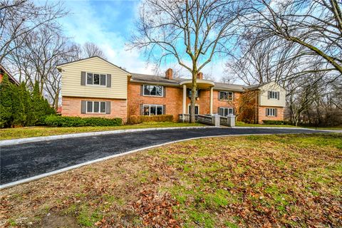 Condo For Rent - 121 E Schantz Avenue #3<br/> Oakwood, OH 45409