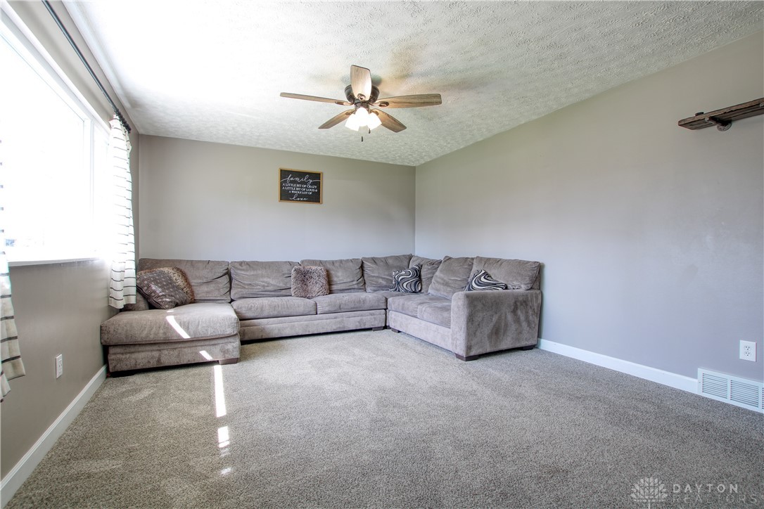 6217 Cedar Lane, Miamisburg, Ohio image 3