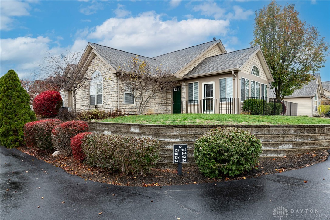 131 Villa Pointe Drive, Springboro, Ohio image 1