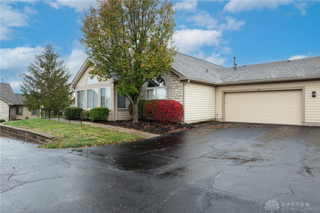 131 Villa Pointe Drive, Springboro, Ohio image 2