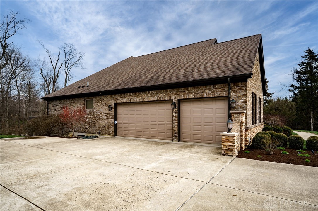 856 Willow Oak Court, Springboro, Ohio image 3