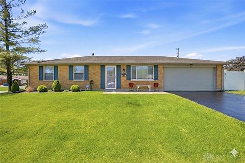Photo of 7820 Redbank LN, Huber Heights, OH 45424 (MLS # 958750)