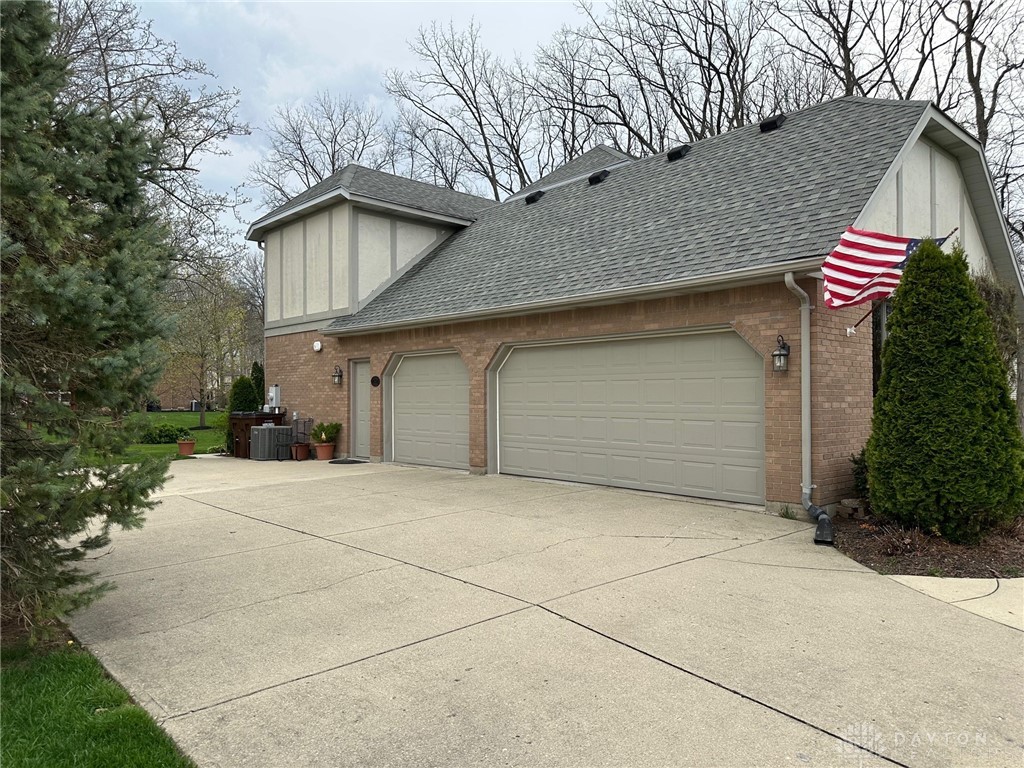 1934 Laurel Creek Drive, Troy, Ohio image 3