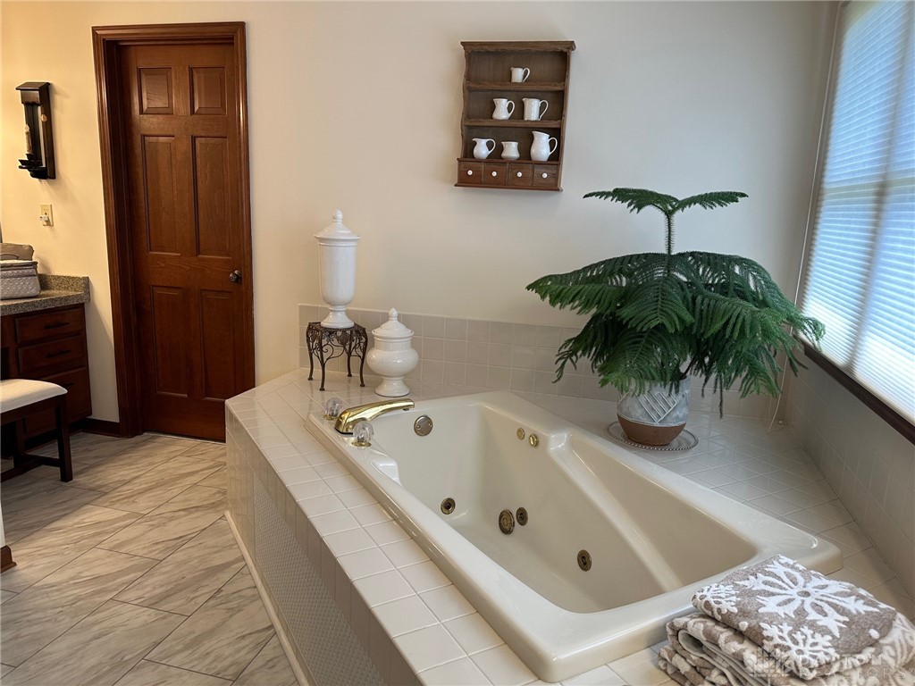 1934 Laurel Creek Drive, Troy, Ohio image 31