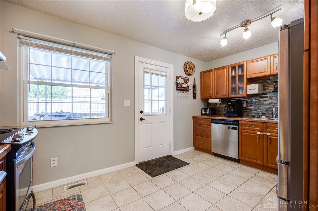 1032 Moccasin Trail, Xenia, Ohio image 11