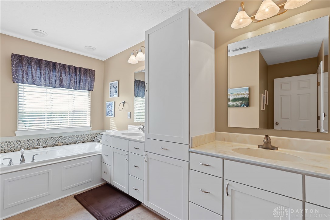2175 Princess Drive, Beavercreek, Ohio image 27