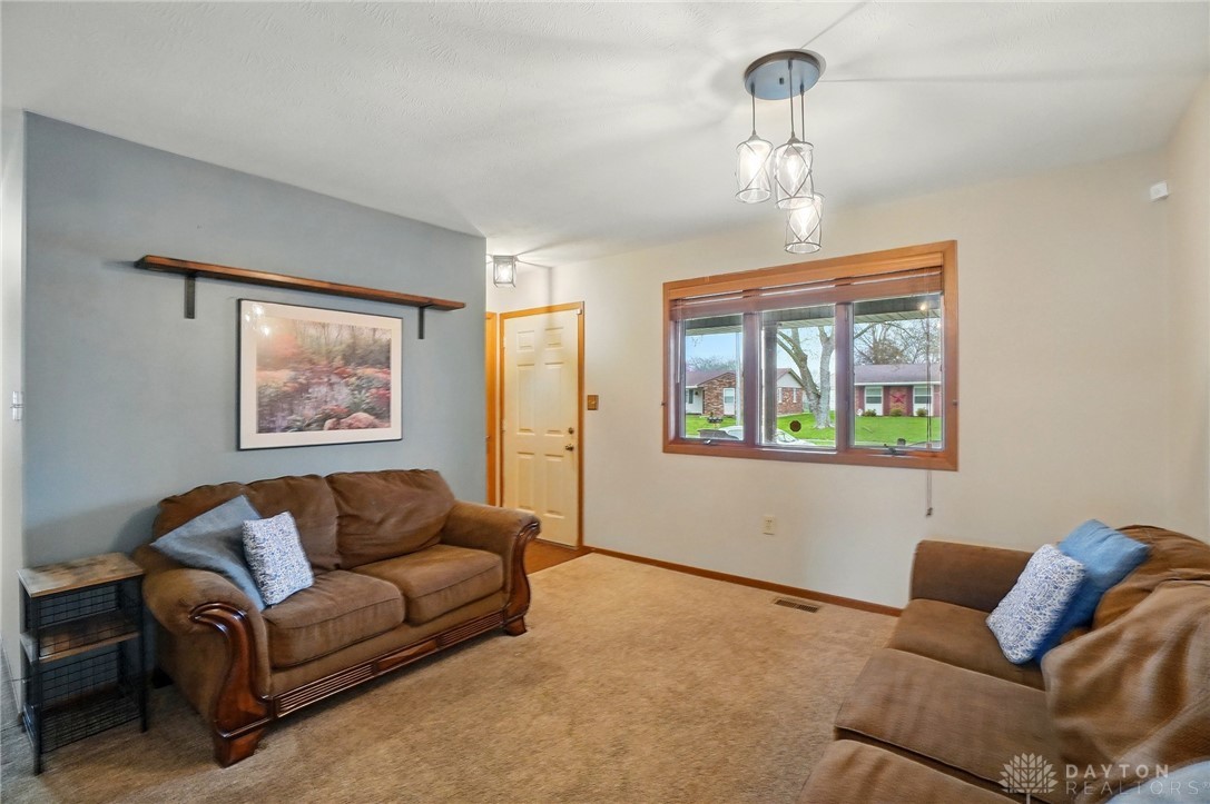 2219 Minnesota Drive, Xenia, Ohio image 4