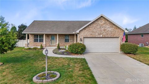 Photo of 117 Timber Ridge Drive, Carlisle, OH 45005 (MLS # 944693)