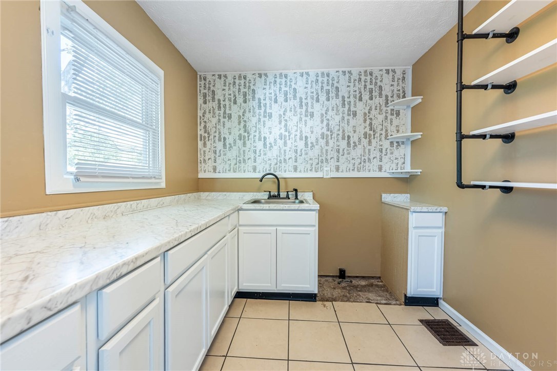 1103 N Burnett Road, Springfield, Ohio image 4