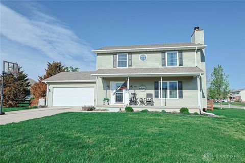 Photo of 615 Saint James Place, Trenton, OH 45067 (MLS # 956253)