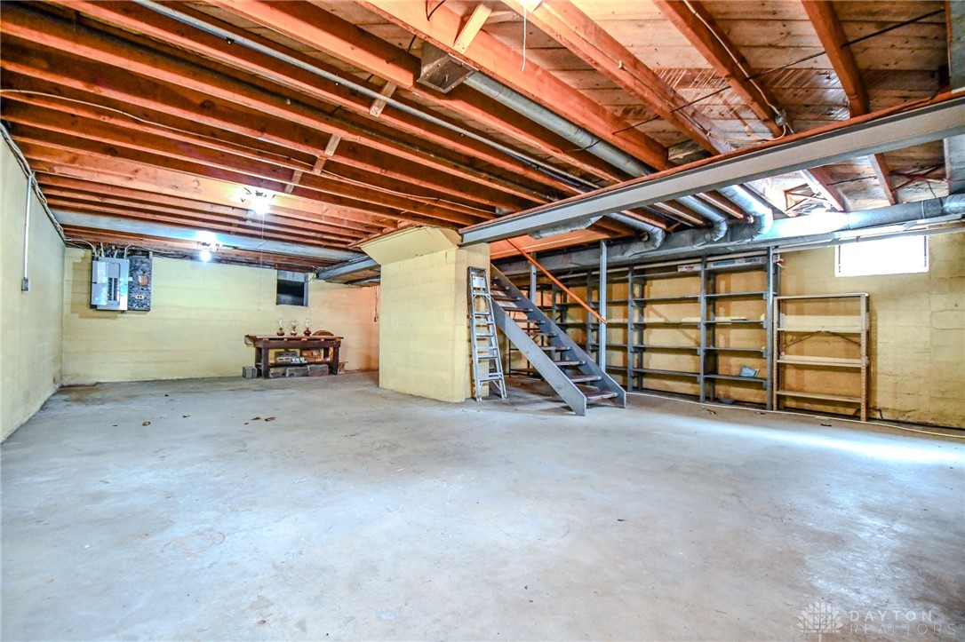 504 W Lake Avenue, New Carlisle, Ohio image 33