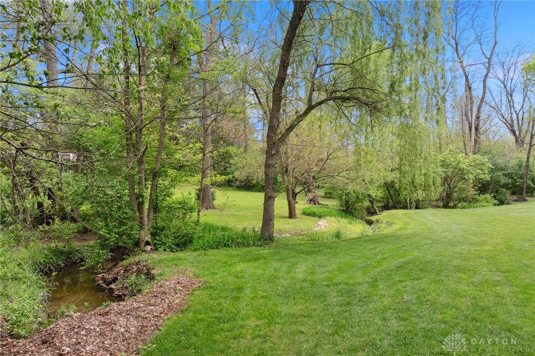 4072 Woodedge Drive, Bellbrook, Ohio image 9