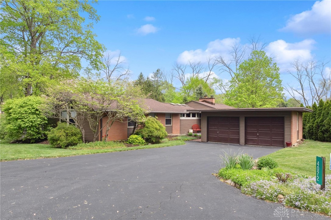 4072 Woodedge Drive, Bellbrook, Ohio image 11