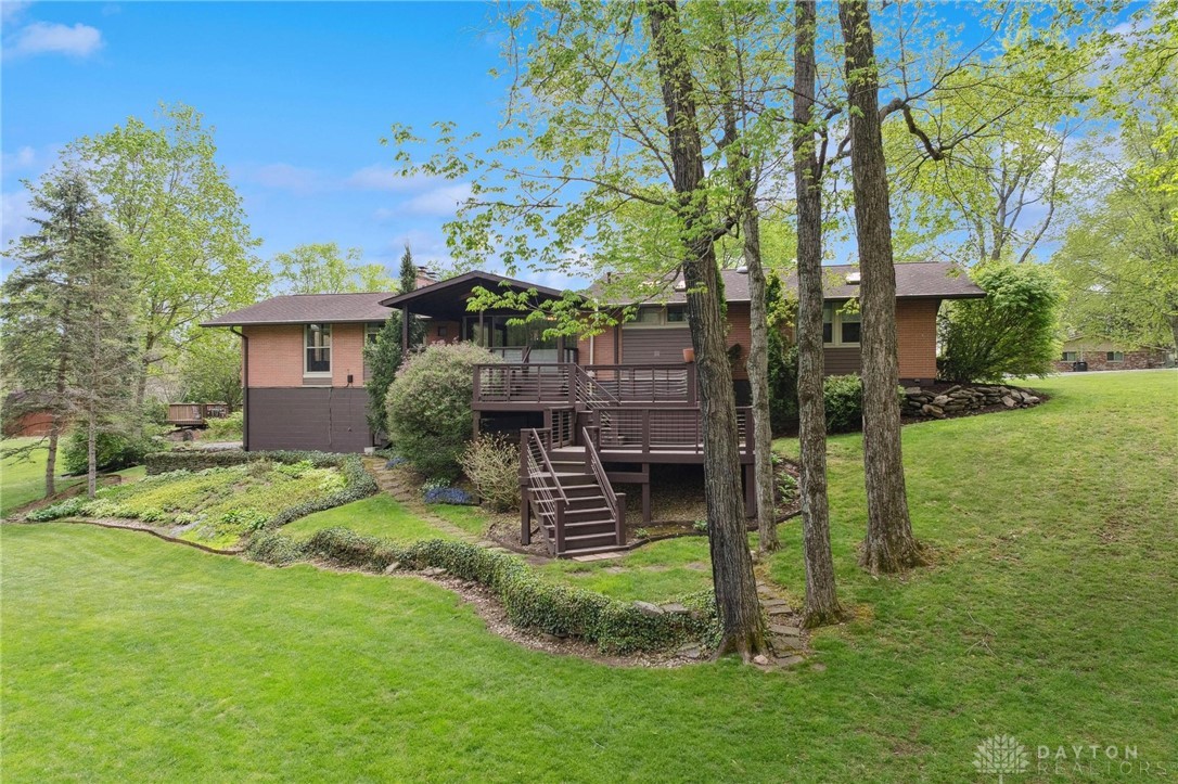 4072 Woodedge Drive, Bellbrook, Ohio image 2