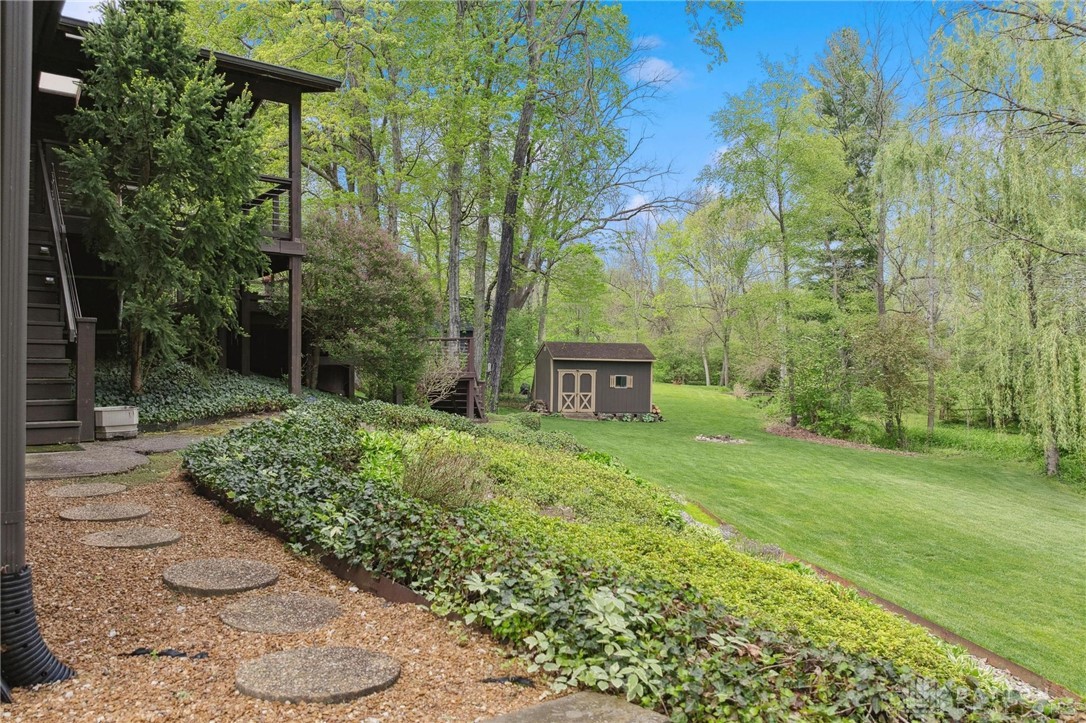 4072 Woodedge Drive, Bellbrook, Ohio image 8