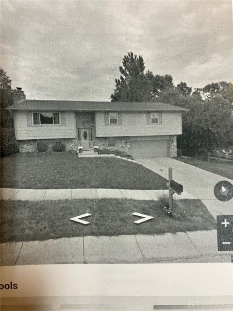 Photo of 818 Sir Guy Court, Miamisburg, OH 45342 (MLS # 950834)