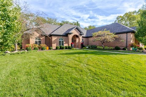 Photo of 1053 Charter Place, Centerville, OH 45458 (MLS # 946123)