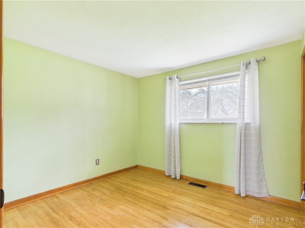 Clearcreek Twp, Ohio 45458, United States, 3 Bedrooms Bedrooms, ,1 BathroomBathrooms,Residential,Pending,97986