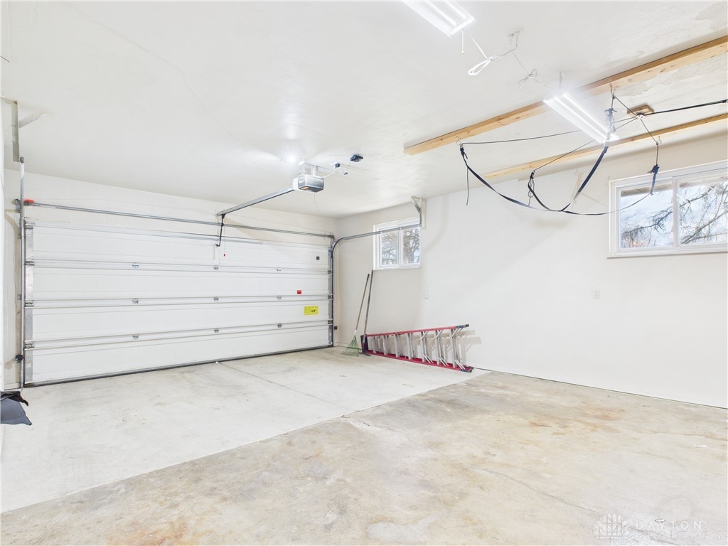 Clearcreek Twp, Ohio 45458, United States, 3 Bedrooms Bedrooms, ,1 BathroomBathrooms,Residential,Pending,97986