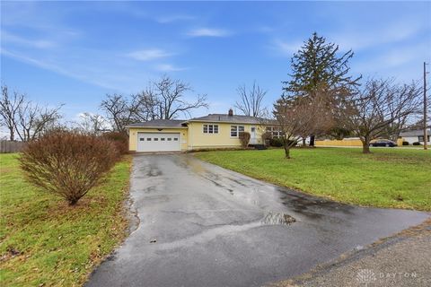 Photo of 419 Candace Drive, Springfield, OH 45504 (MLS # 949422)