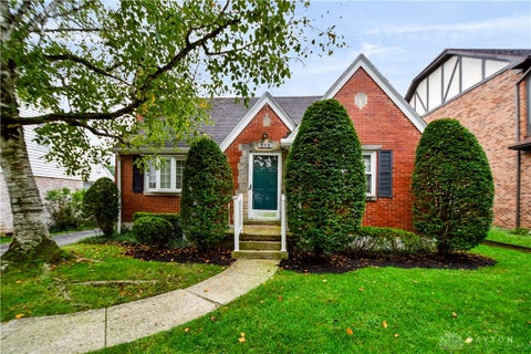 Homes For Sale - 212 Dell Park Avenue<br/> Oakwood, OH 45419
