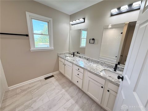 Tiny photo for 5386 Mosiman Road, Middletown, OH 45042 (MLS # 946152)