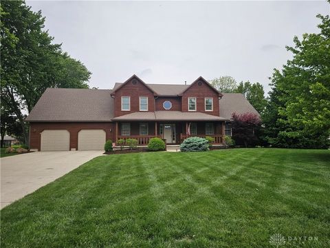 Homes For Sale - 2151 Canterbury Court<br/> Miami County, Troy, OH 45373