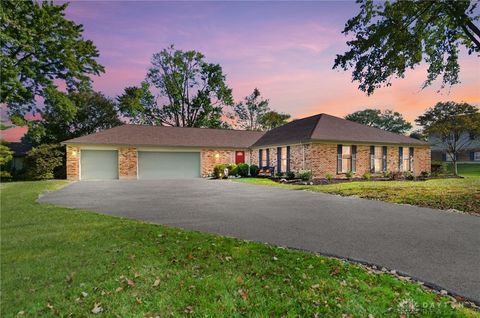 Photo of 1553 Roamont Drive, Centerville, OH 45459 (MLS # 944892)