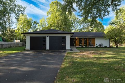 Tiny photo for 3667 Creekwood Court, Beavercreek, OH 45430 (MLS # 945328)