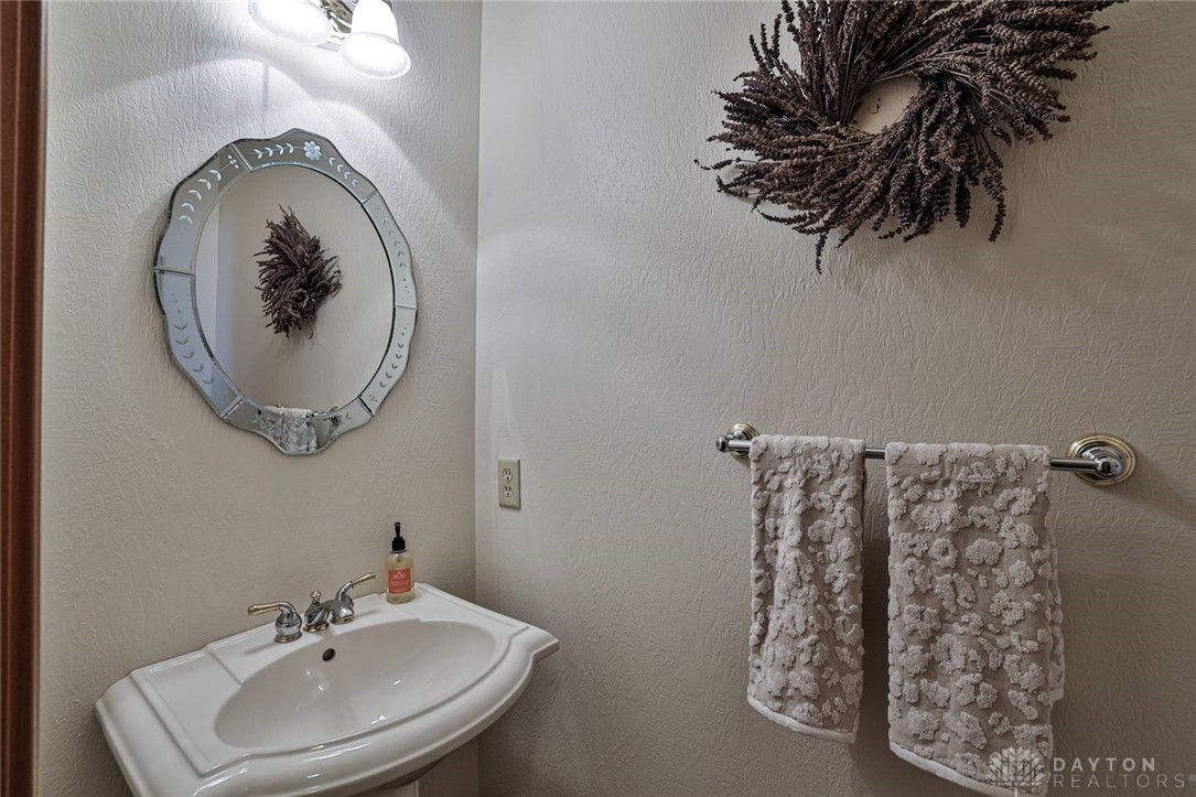 1105 E Shoop Road, Tipp City, Ohio image 33