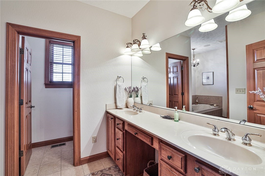 1105 E Shoop Road, Tipp City, Ohio image 29