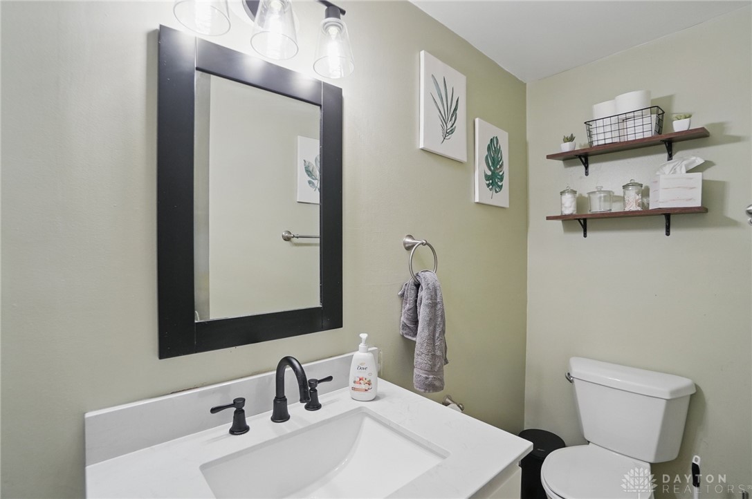 7131 Castlecrest Drive, Dayton, Ohio image 23