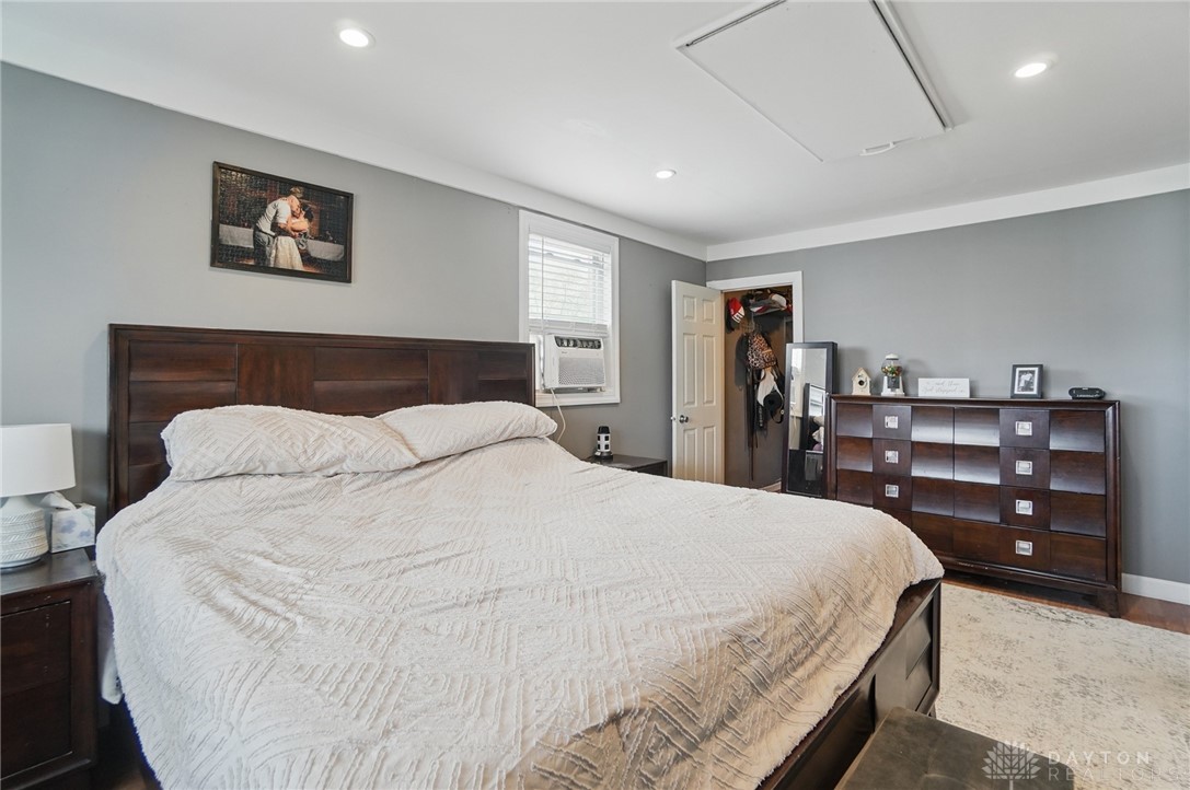 7131 Castlecrest Drive, Dayton, Ohio image 13