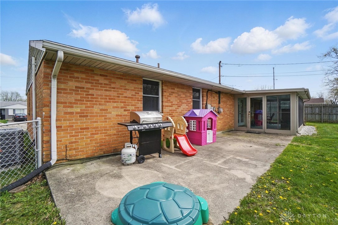7131 Castlecrest Drive, Dayton, Ohio image 30