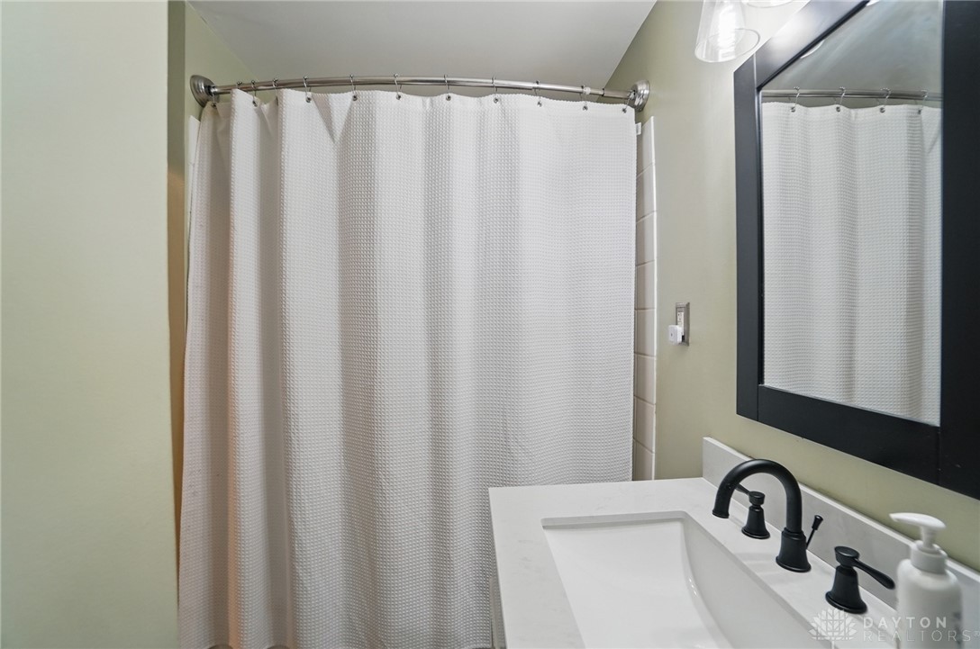 7131 Castlecrest Drive, Dayton, Ohio image 24