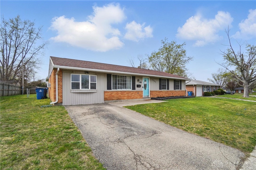 7131 Castlecrest Drive, Dayton, Ohio image 3