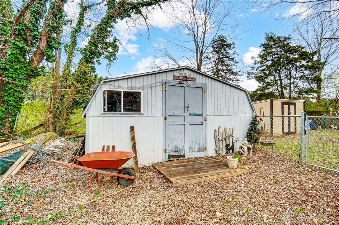 6883 E Singer Road, Bethel Twp, Ohio image 32