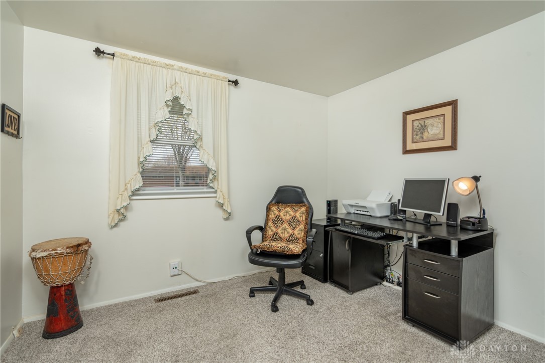 6190 Sandbury Drive, Dayton, Ohio image 16