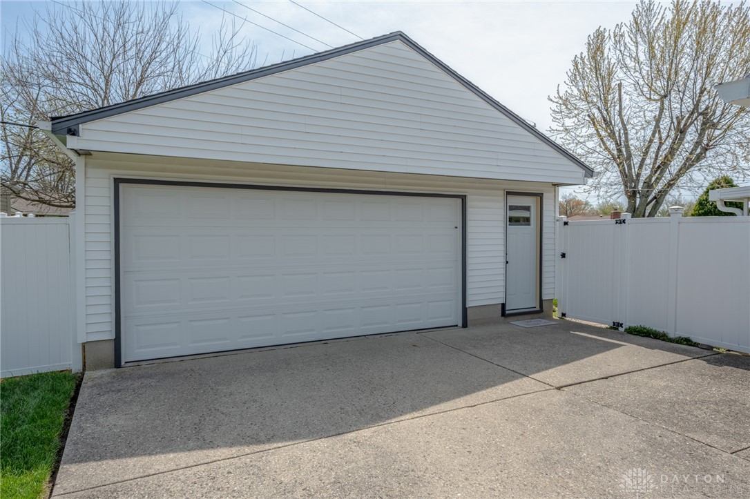 6190 Sandbury Drive, Dayton, Ohio image 29