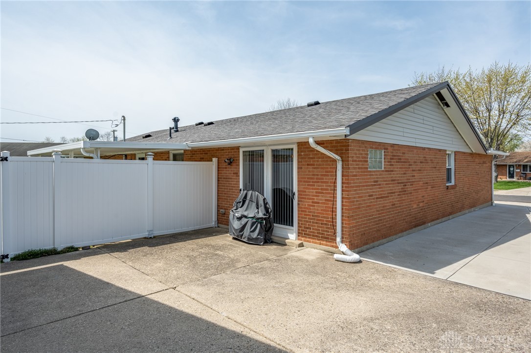 6190 Sandbury Drive, Dayton, Ohio image 27