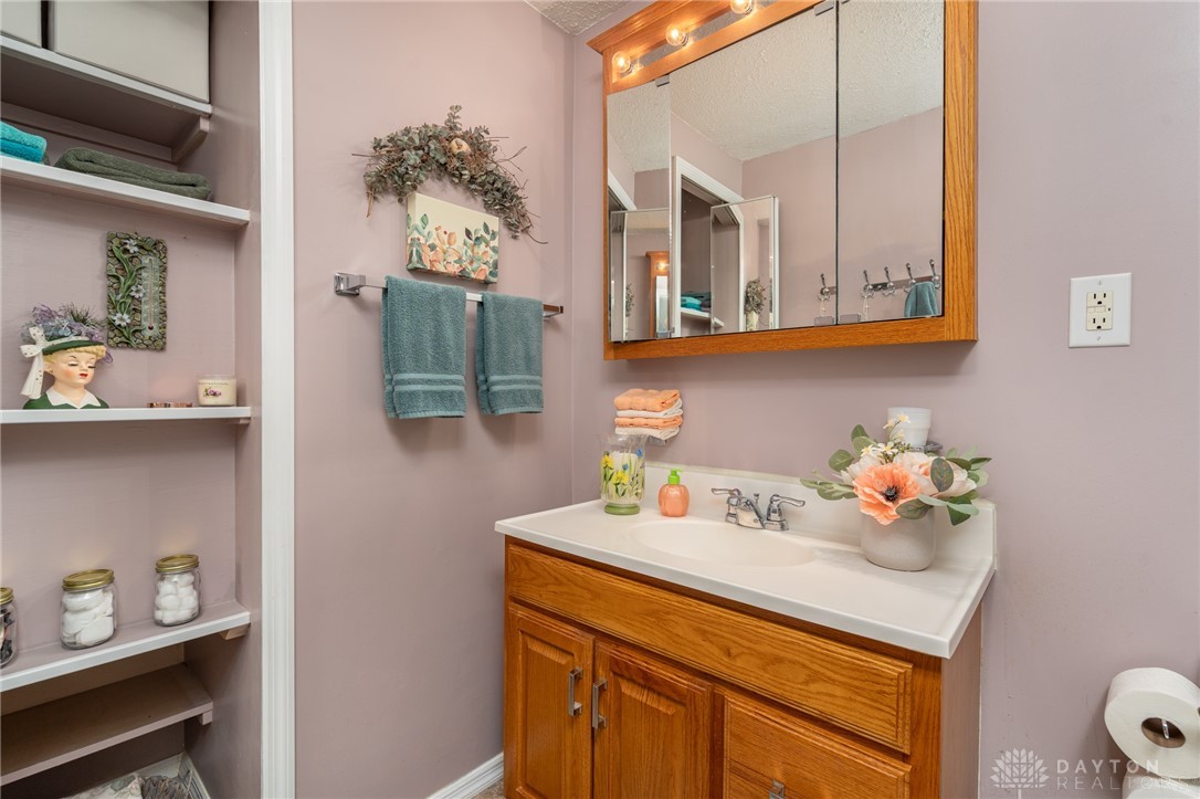 6190 Sandbury Drive, Dayton, Ohio image 14
