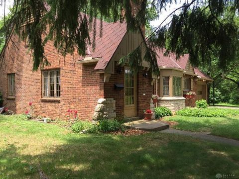 Photo of 2525 Elsmere Avenue, Harrison Twp, OH 45406 (MLS # 956279)