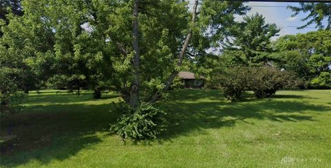 Photo of 2327 E Social Row Road, Washington Twp, OH 45458 (MLS # 947138)