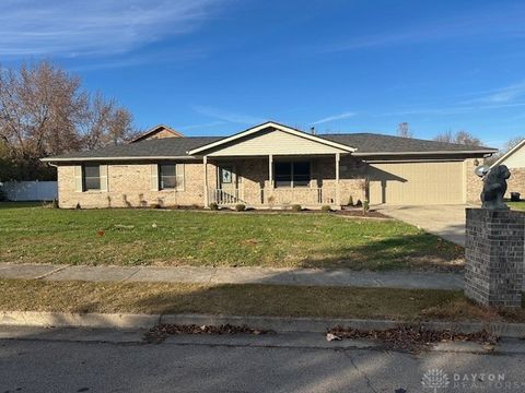 Homes For Sale - 1141 Dickerson Drive<br/> Miami County, Troy, OH 45373