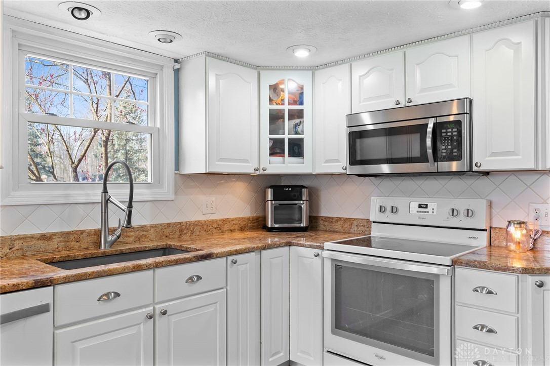 811 Hickory Hollow Road, Troy, Ohio image 17