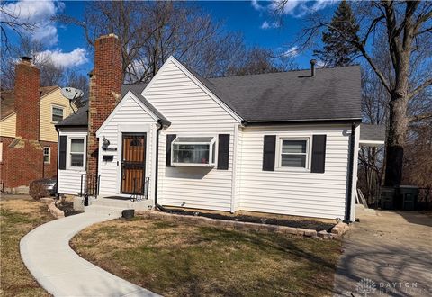 Photo of 148 Valleyview Drive, Dayton, OH 45405 (MLS # 951963)