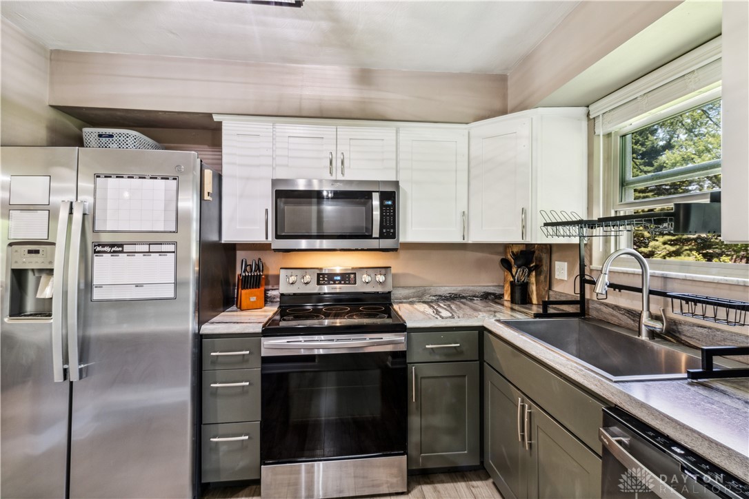 2706 Coldsprings Drive, Beavercreek, Ohio image 10
