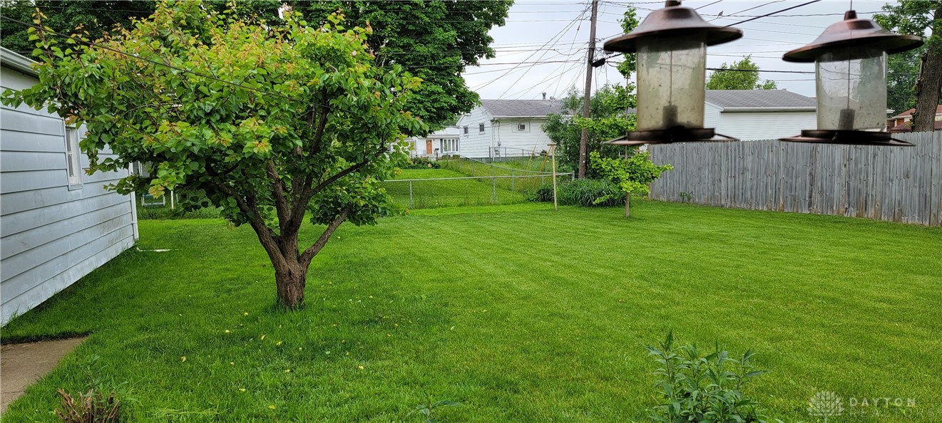 490 Glendale Drive, Troy, Ohio image 2