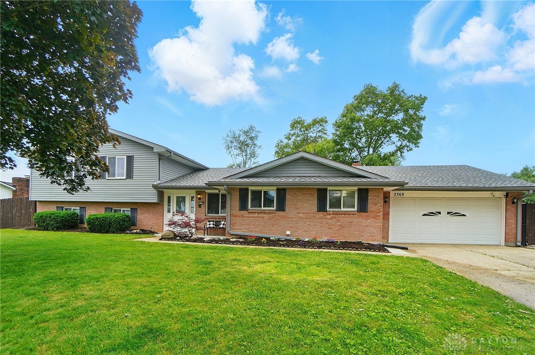 2369 Brown Bark Drive, Beavercreek, Ohio image 1