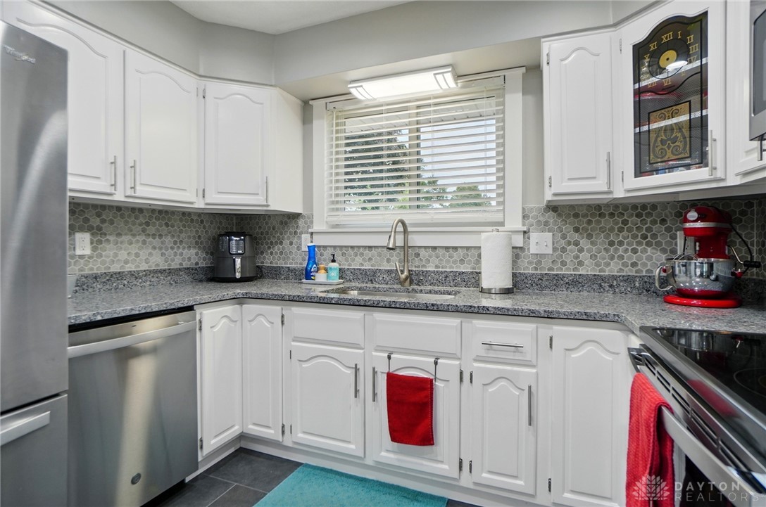 2369 Brown Bark Drive, Beavercreek, Ohio image 14